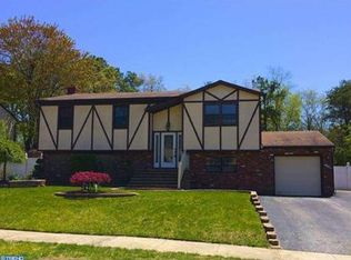 4 Dori Ct, Sicklerville, NJ 08081