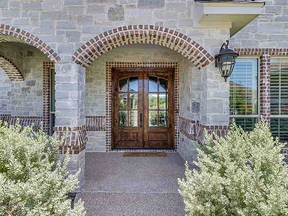 3rd image of 1105 Castle Bluff Cir