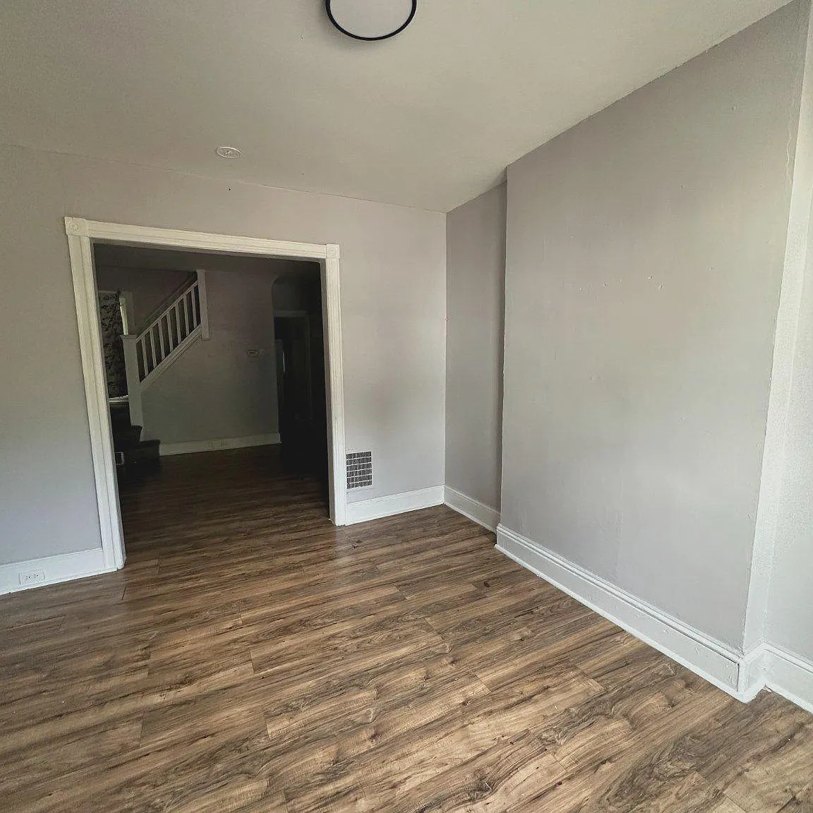 3 bed, 1.0 bath, 1259 sqft, $1,800 — Photo 2
