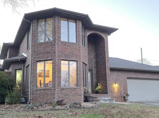 1957 S Oakmont Ave, Springfield, MO 65809