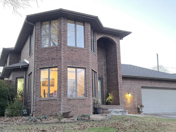 1957 S Oakmont Avenue, Springfield, MO 65809