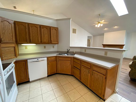 5th image of 2217 Sandpiper Ct S