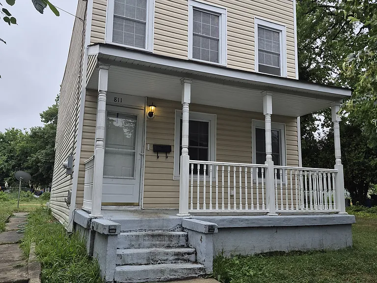 811 Rex Ave — Photo 1