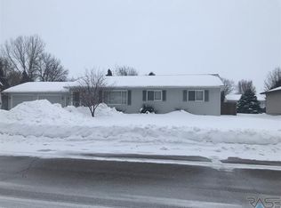 705 W Park Ave, Flandreau, SD 57028