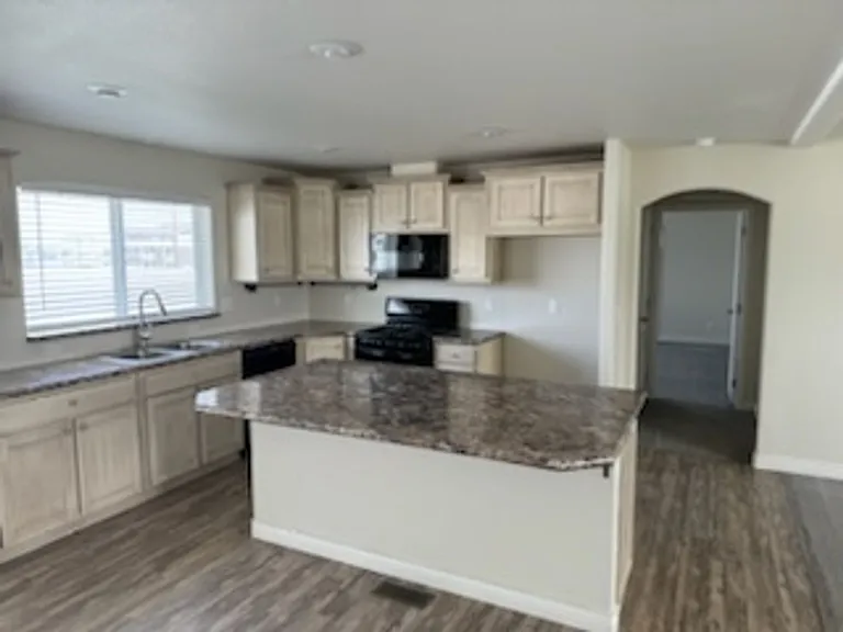 371 NE Marshall Loop — Photo 13