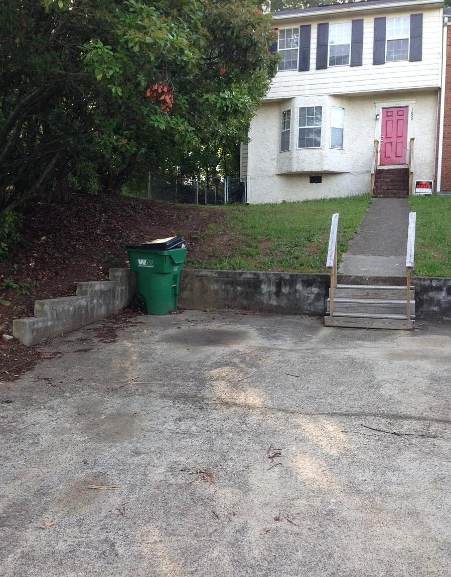 3 bed, 2.5 bath, 1290 sqft, $1,900 — Photo 2