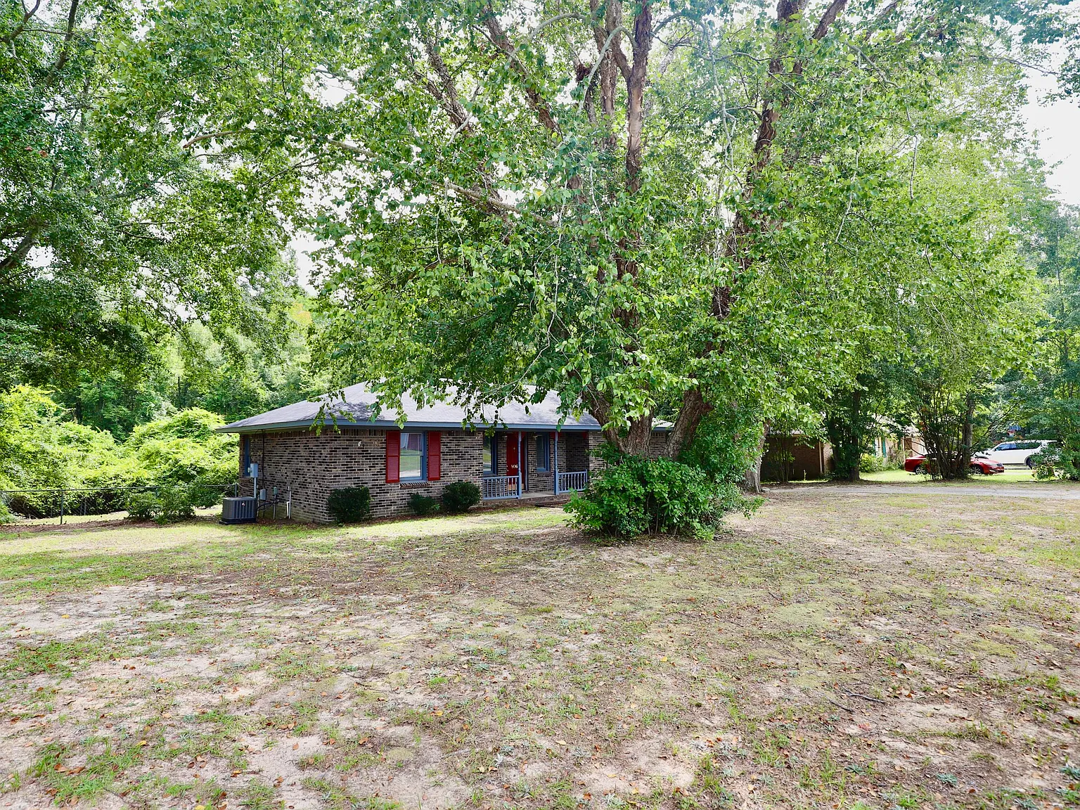 3 bed, 2.0 bath, 1209 sqft, $1,900 — Photo 2