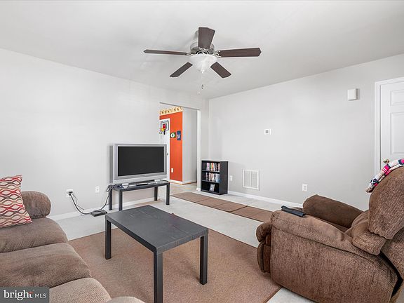 5th image of 216 Kadies Ln