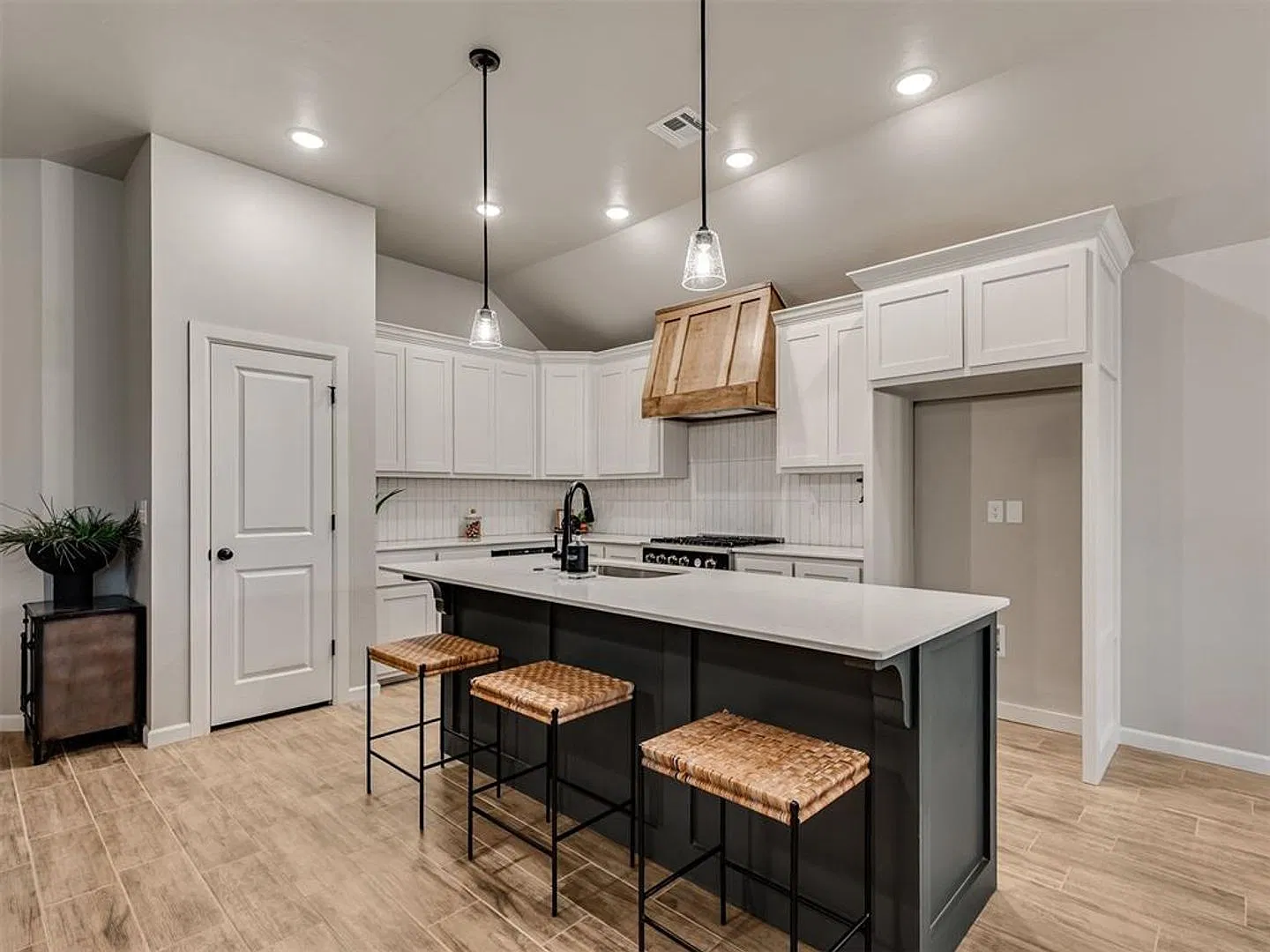 New Home In Yukon! — Photo 4