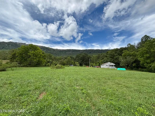 201 Earl Woodson Ln, La Follette, TN 37766