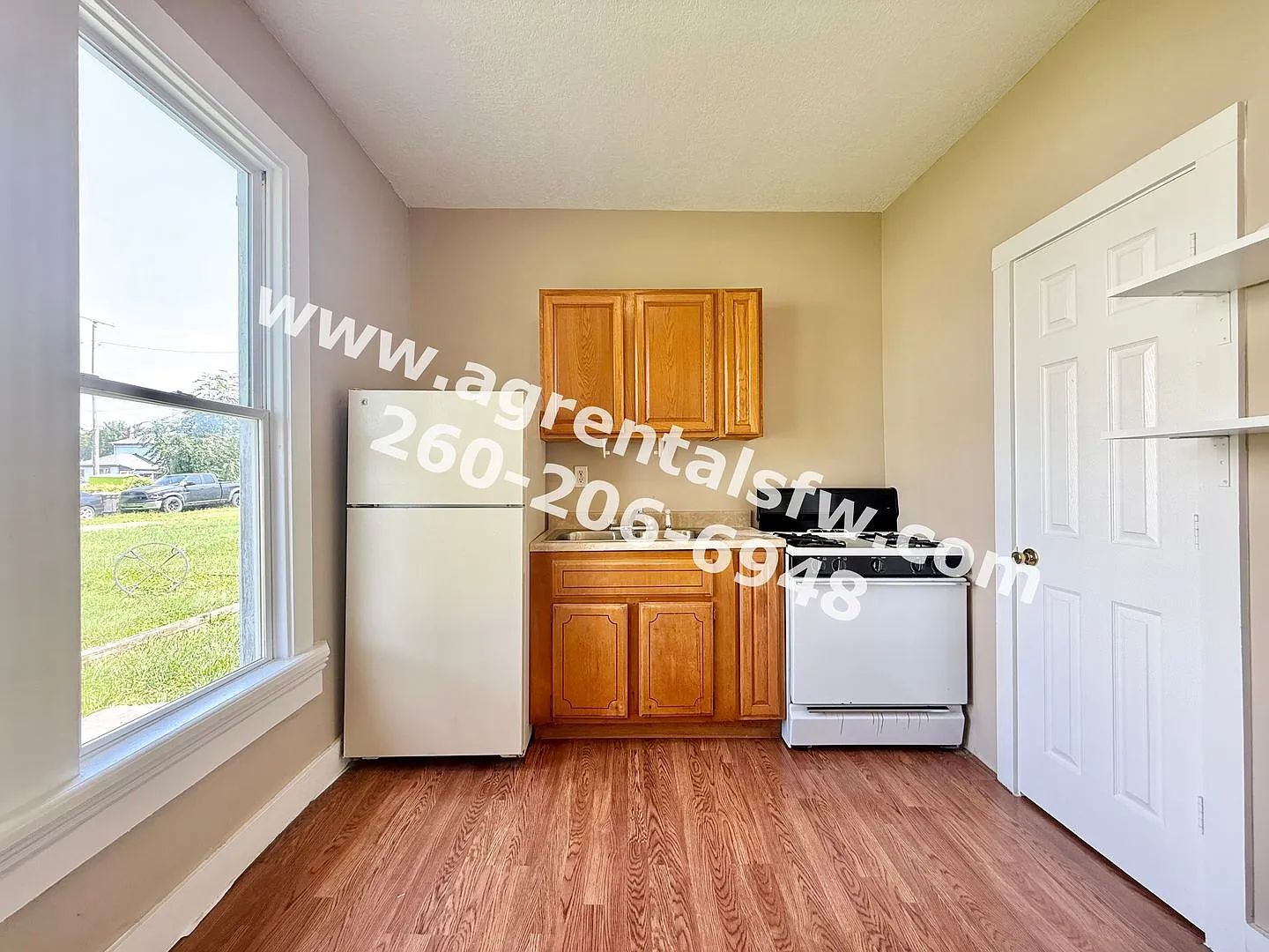 1210 Marion St — Photo 2