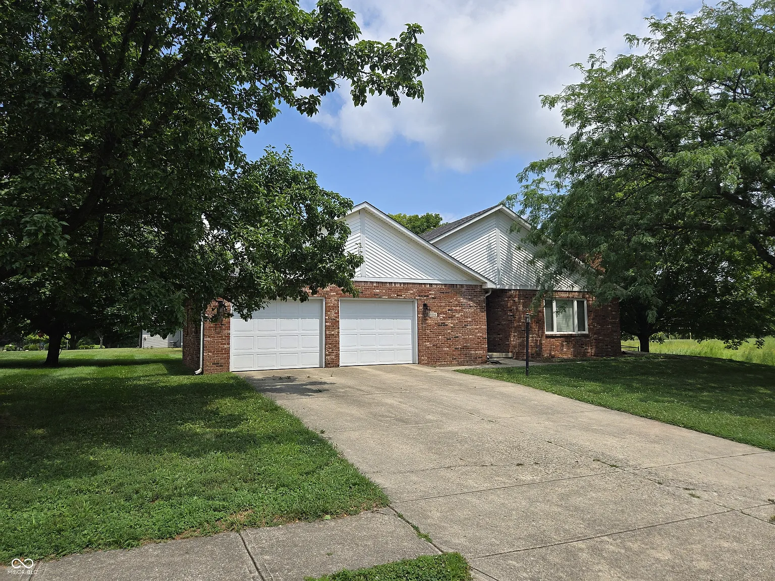 3 bed, 2.5 bath, 2776 sqft, $2,500 — Photo 2