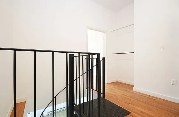 Rented by MNS | media 82