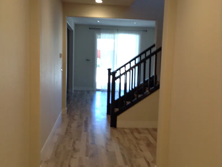 413 Wayland Loop — Photo 3
