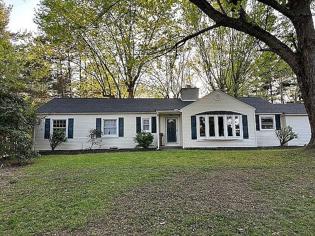 1st image of 1565 Eastview Dr
