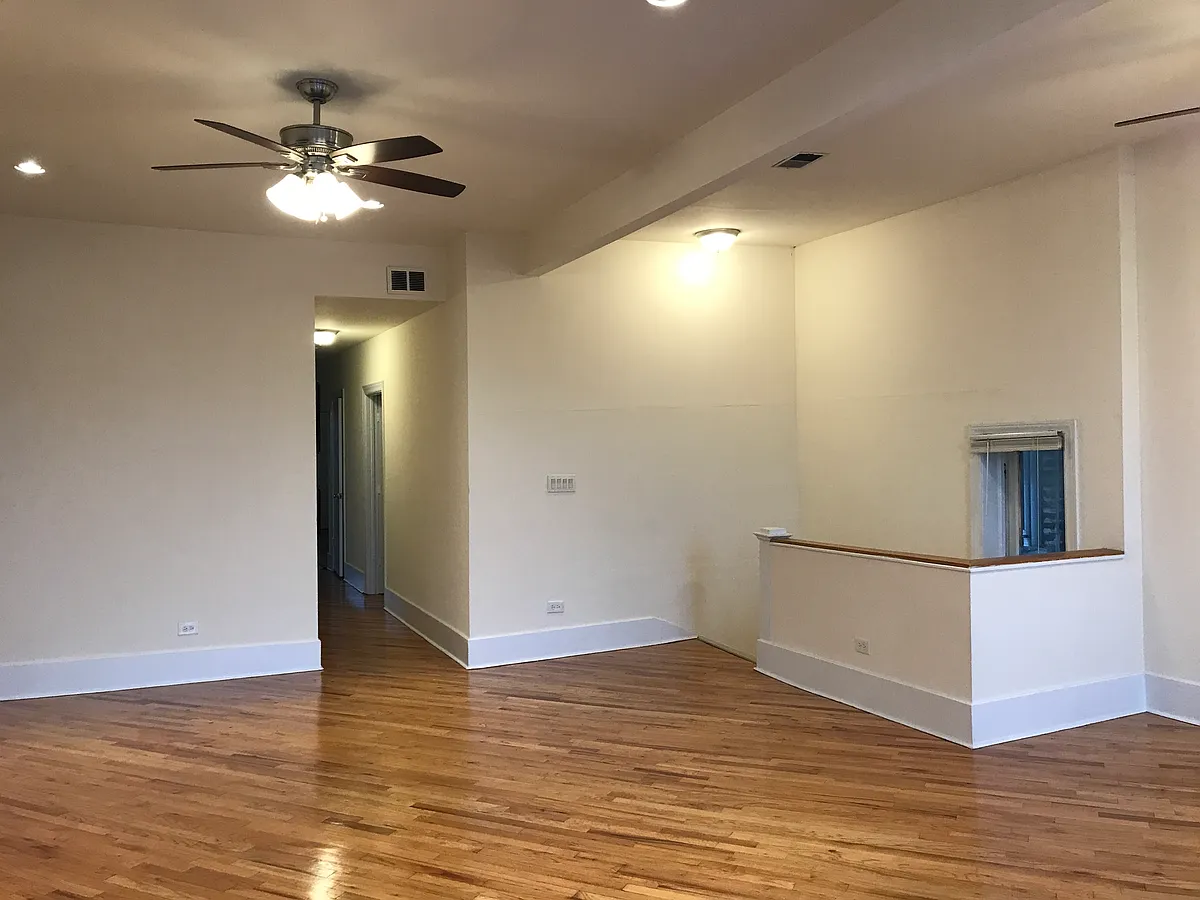 Building Photo - 2327 N California Ave #2