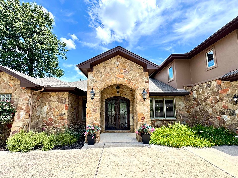 1st image of 306 Bridgepoint Drive