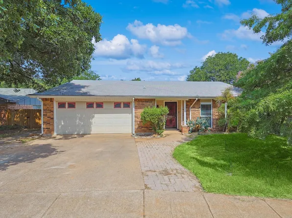 3621 Aspenwood Dr, Bedford, TX 76021