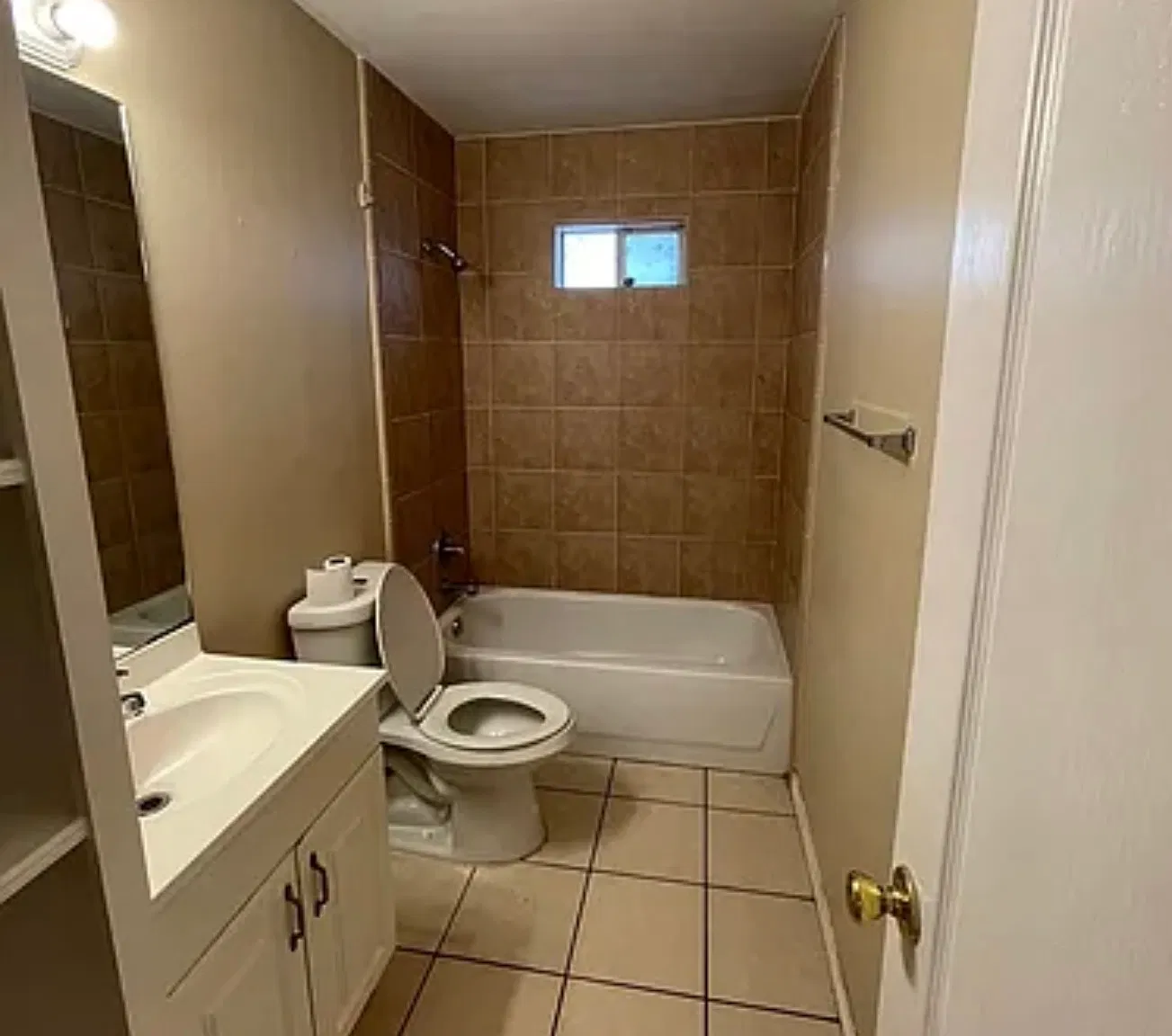 3 bed, 1150 sqft, $990 — Photo 1
