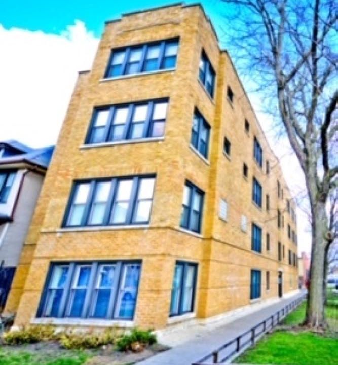 1st image of 3422 W Leland Ave APT 1E