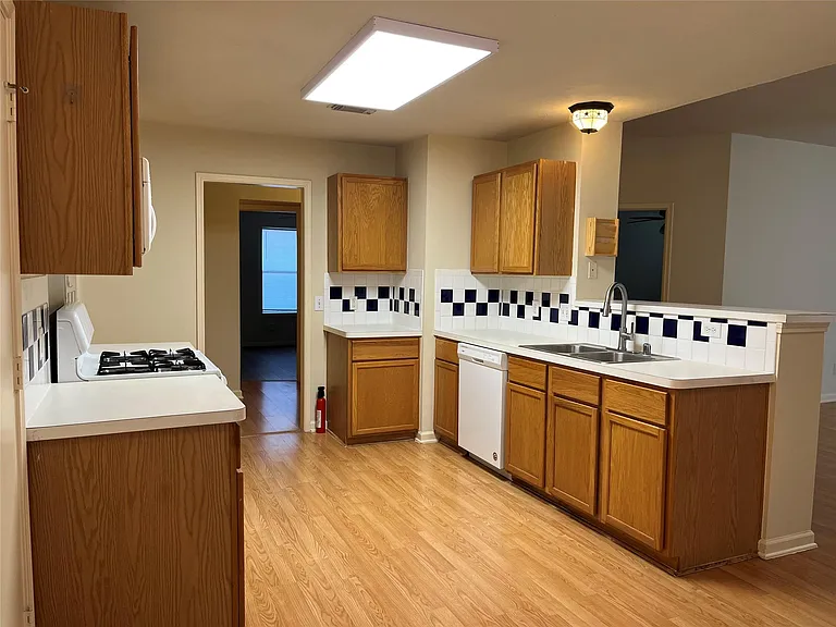 17314 Glenmorris Dr — Photo 13