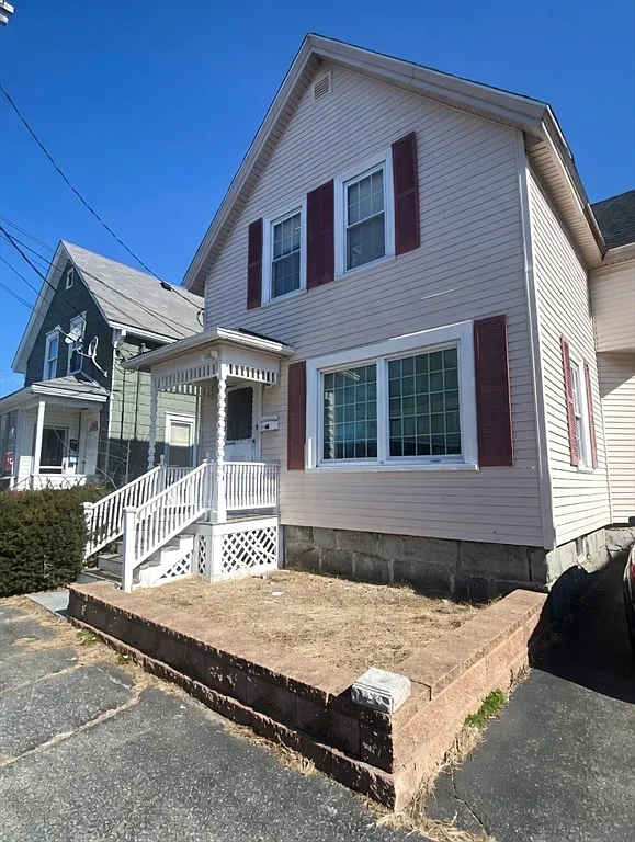 4 bed, 2.0 bath, 1422 sqft, $3,300 — Photo 3