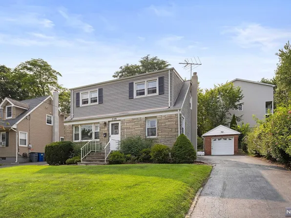 729 Center Ave, River Edge, NJ 07661