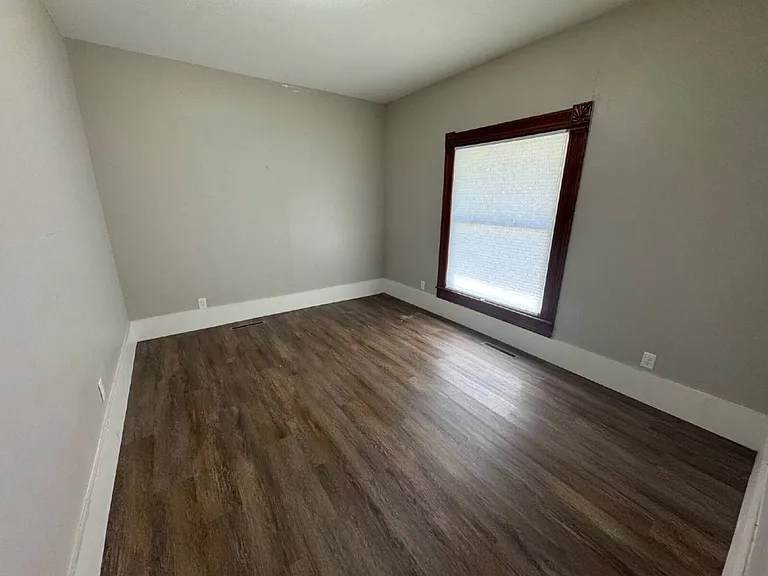 212 Main St — Photo 3