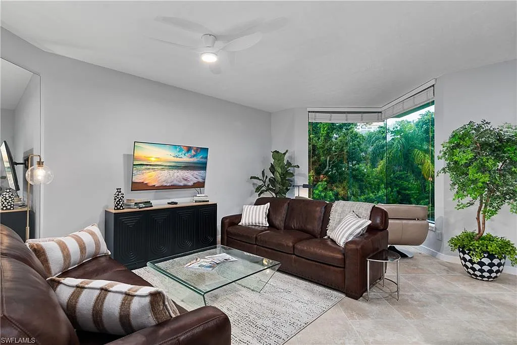 2 bed, 1.5 bath, 1289 sqft, $10,000 — Photo 3