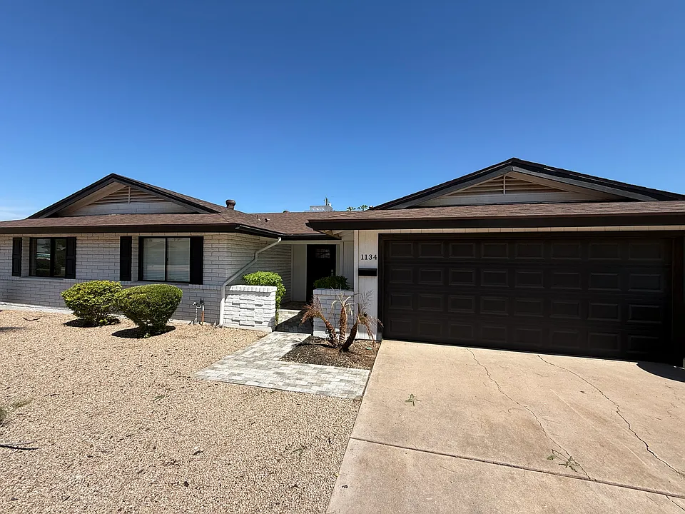 1134 E Loyola Dr