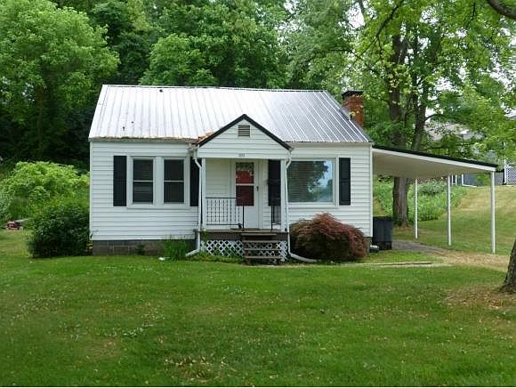 1st image of 3213 Clover St