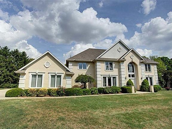 3rd image of 430 Meadowood Dr