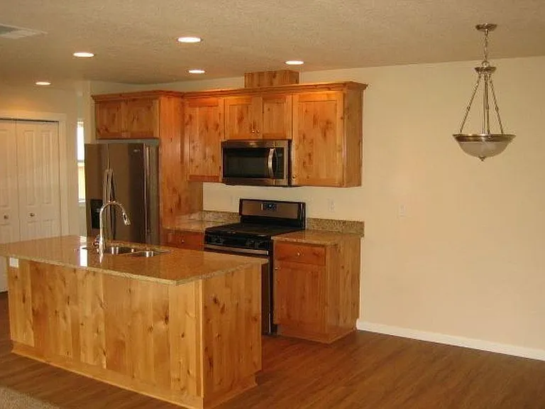 1587 SW Hayter St — Photo 9