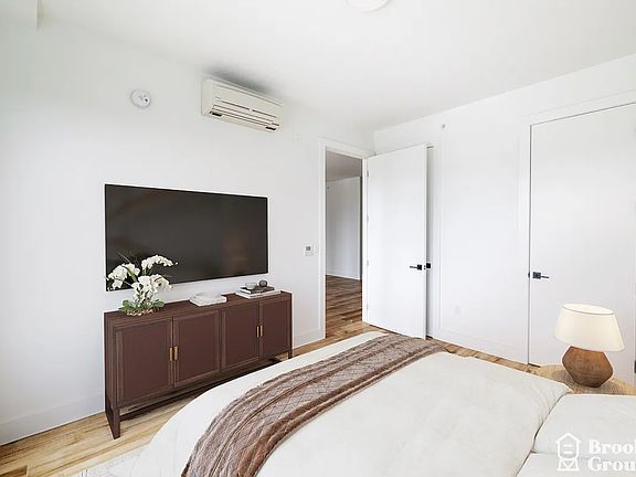 5th image of 2258 Fulton St Unit 2M