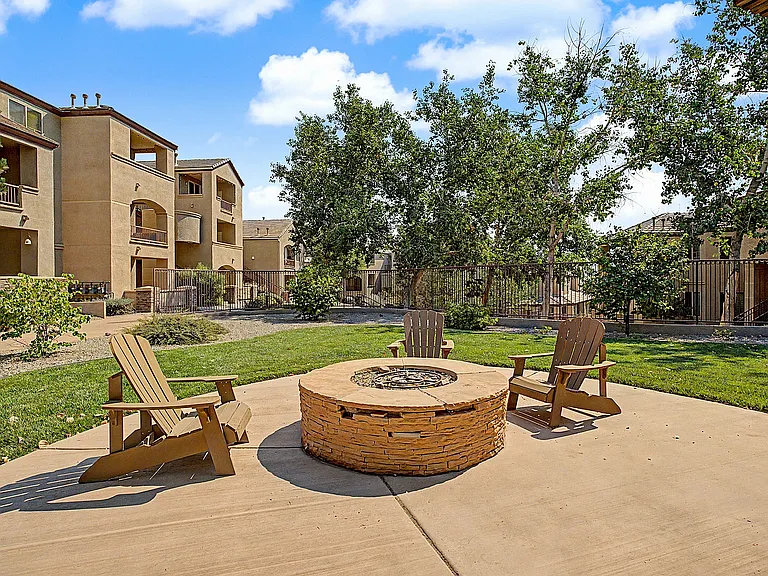 6200 Montano Plaza Dr NW Albuquerque, NM-33