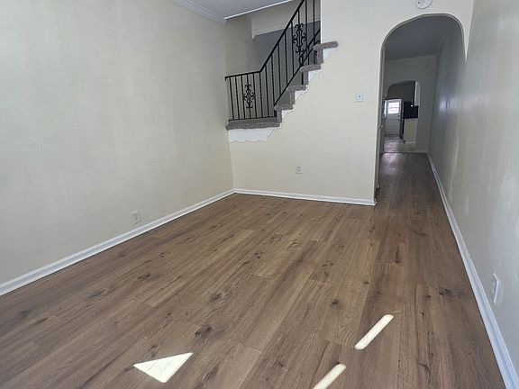 2nd image of 1137 Buttonwood St