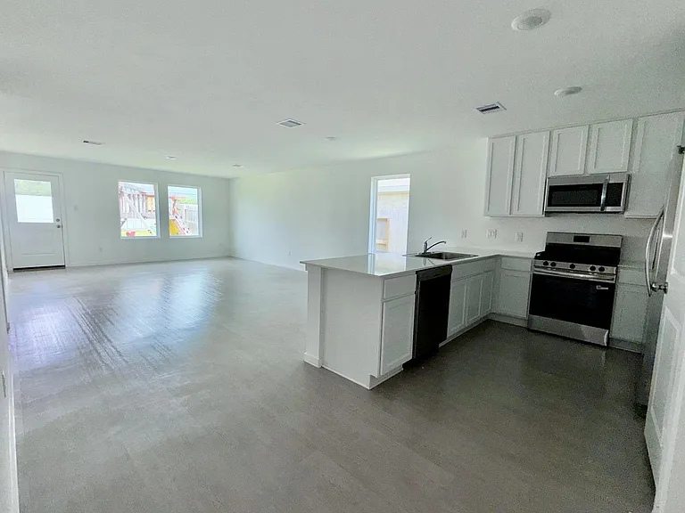 6611 Water Oak Green Ln — Photo 3