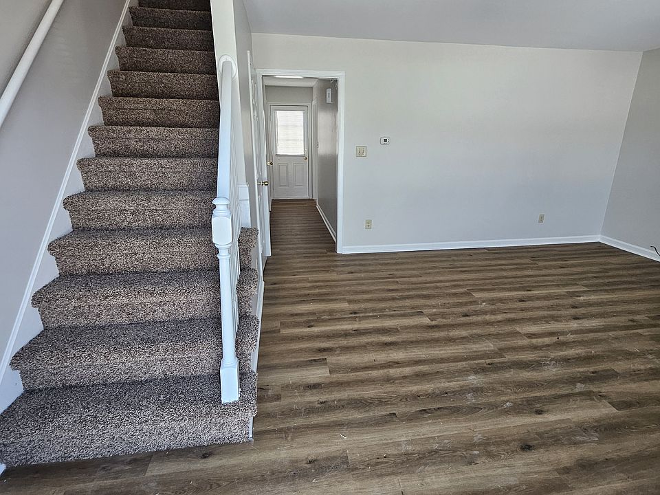 1st image of 220 Strawberry Ln