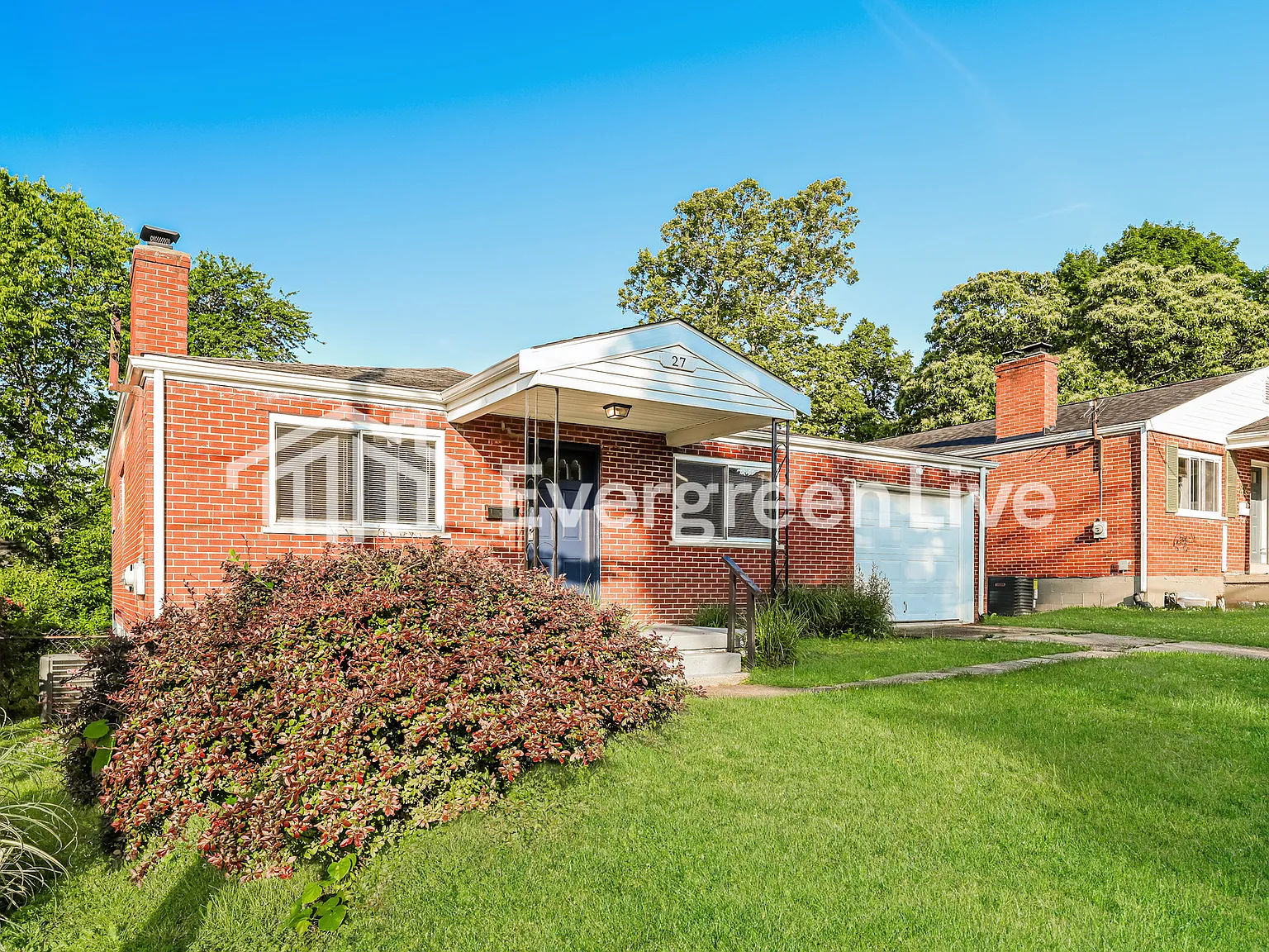 3 bed, 1.0 bath, 1140 sqft, $1,545 — Photo 2