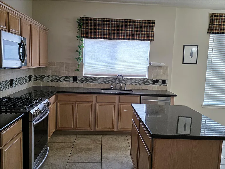2715 Riverhollow Ln — Photo 15