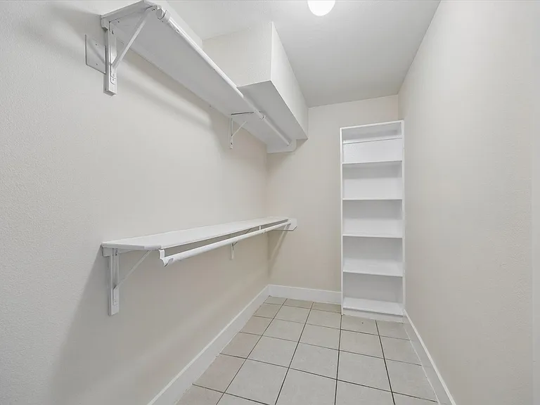 4300 Rosslyn — Photo 36