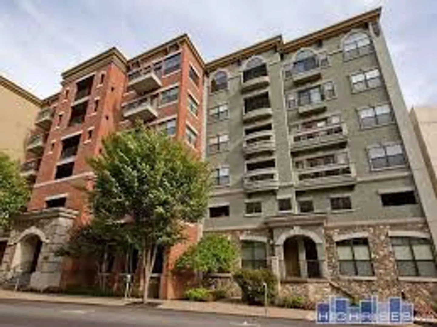 Modern One Bedroom Condo - The Bristol on Broadway — Photo 2