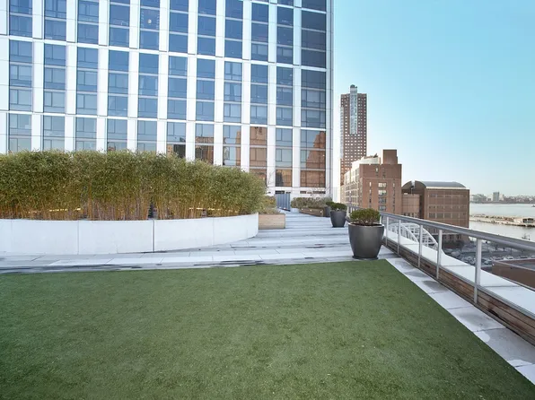 200 Chambers Street image 16 of 19