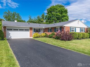 821 Twin Oaks Dr, Dayton, OH 45431