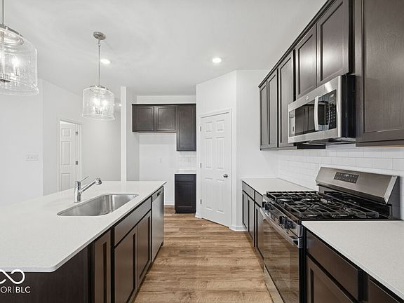 4th image of 10617 Mangrove Dr