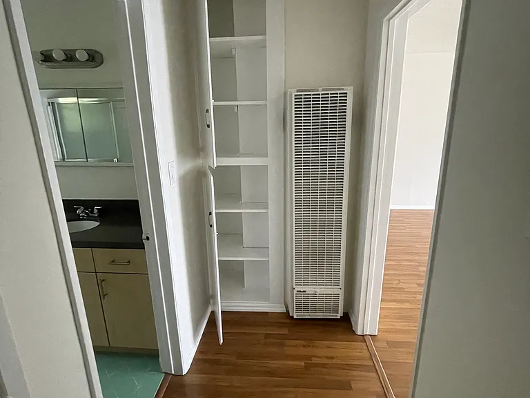 1560 N Laurel Ave — Photo 26
