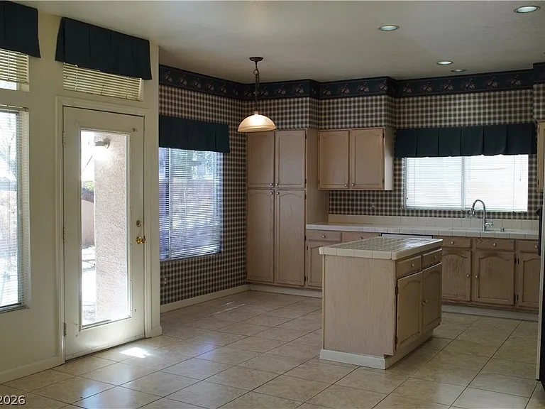 2312 Reddon Cir — Photo 2
