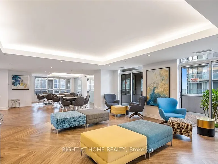 140 Simcoe St #1221 — Photo 12