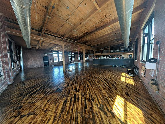 5th image of 2930 Jasper St #501