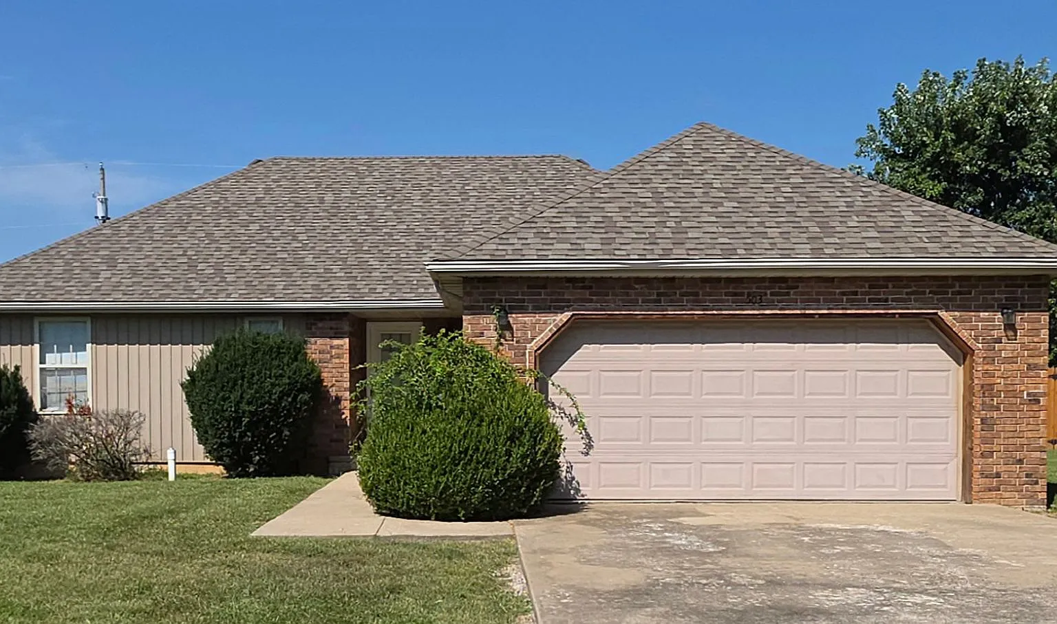 Strafford 3 Bedroom 2 Bath Beauty! $1550 — Photo 1